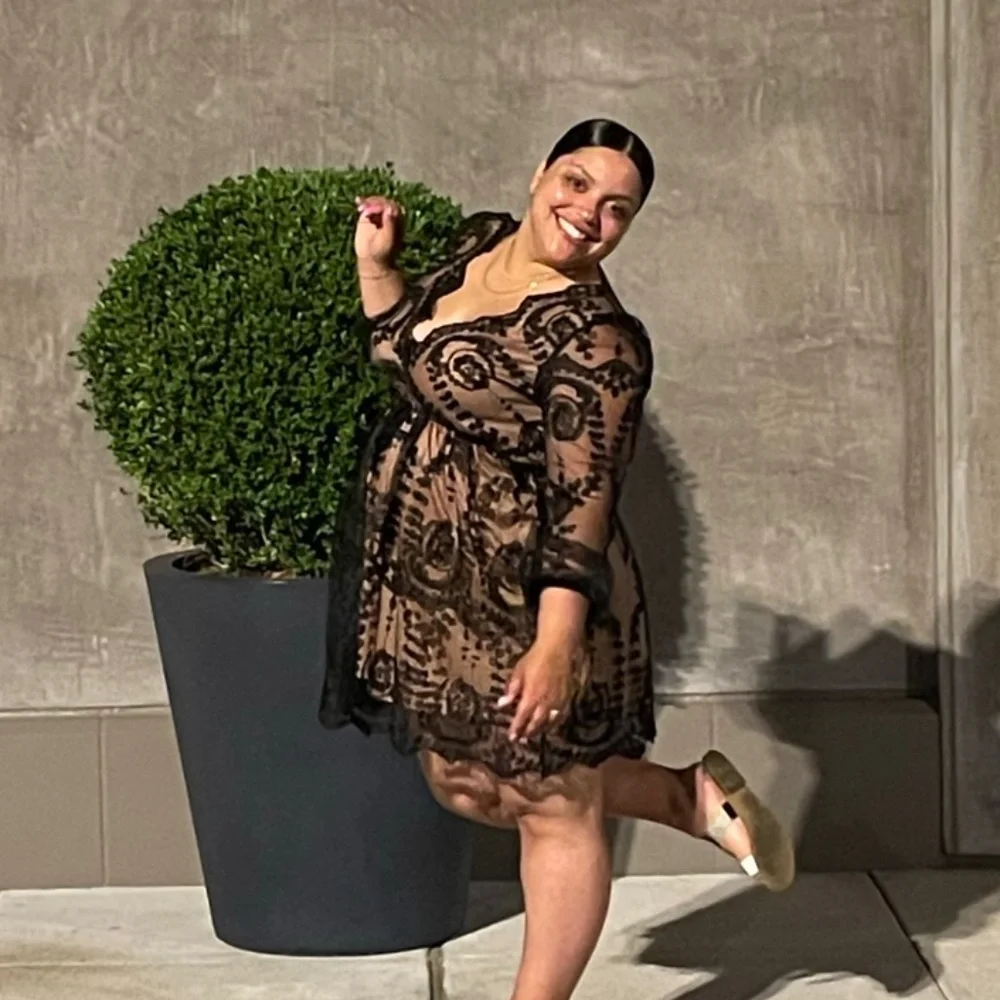 Stunning Lace Dress - Picture 2 of 2